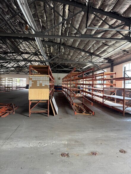 More Photos Of 717 N 2nd St, Vincennes Warehouse For Lease