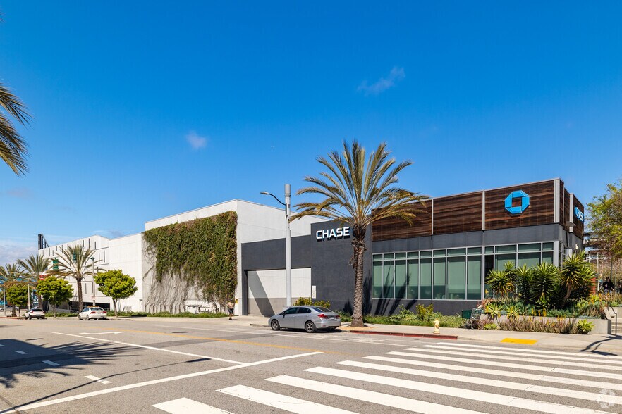 More Photos Of 12746 W Jefferson Blvd, Playa Vista General Retail For Lease