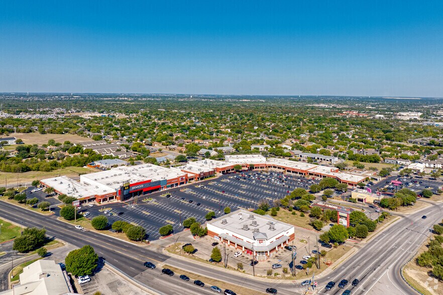 More Photos Of 2000 I-35 S, Round Rock Unknown For Lease