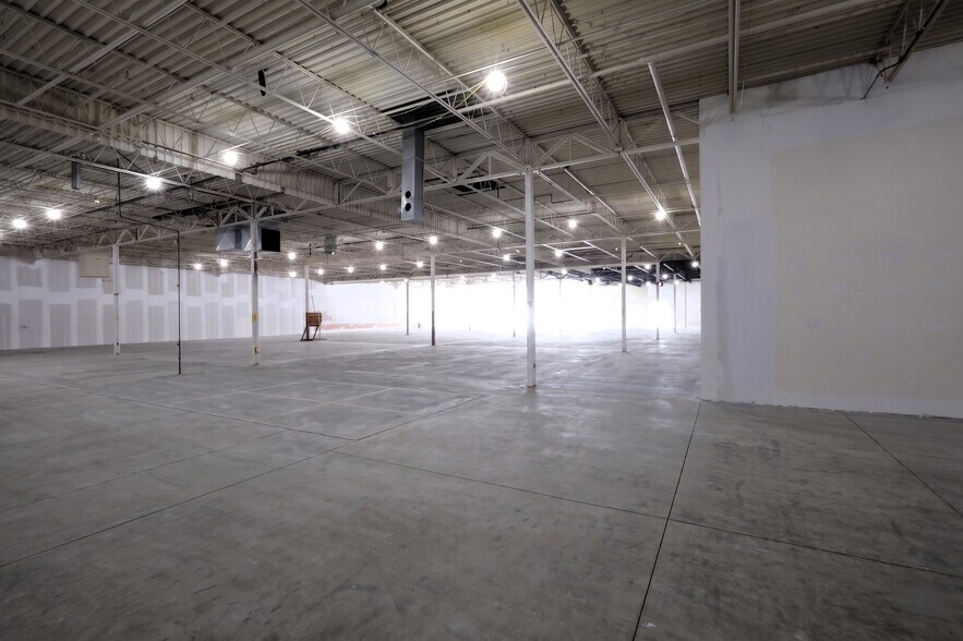 More Photos Of 890-896 S Main St, Centerville Storefront For Sale