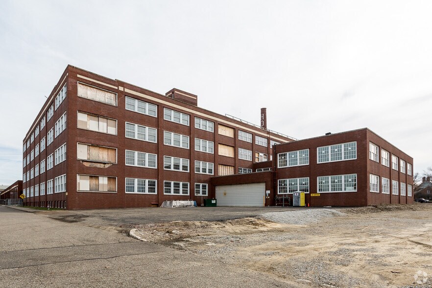 More Photos Of 101 E Maple St, North Canton Office For Sale