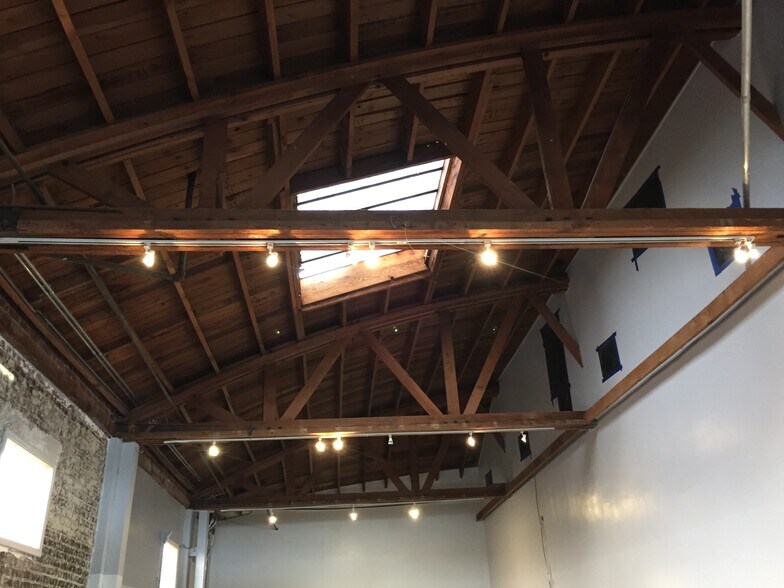 More Photos Of 1816 N Vermont Ave, Los Angeles Storefront For Lease