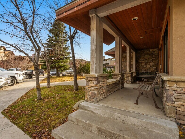 More Photos Of 36 Center Ln, Big Sky Office For Lease