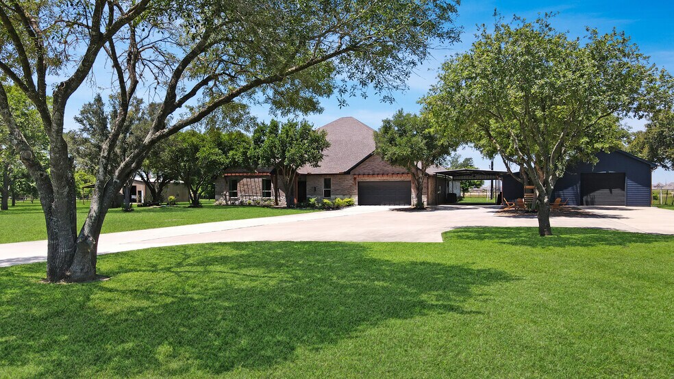 More Photos Of 10511 W Hidden Lake Ln, Richmond Specialty For Sale