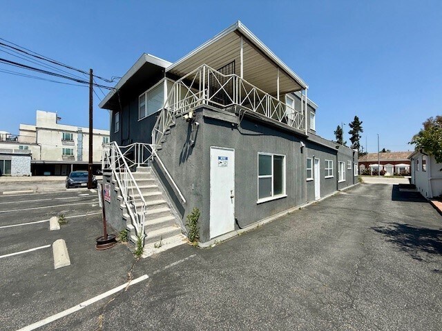 More Photos Of 10730 Riverside Dr, Toluca Lake Medical For Sale