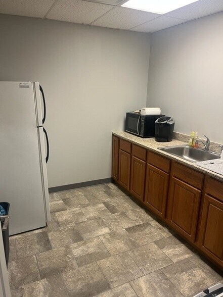 More Photos Of 831-835 Westwood Industrial Park Dr, Weldon Spring Warehouse For Lease