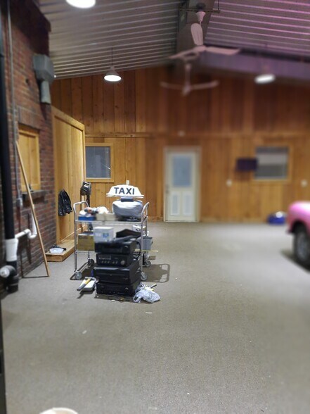 More Photos Of 1124 E Houston Ave, Crockett Freestanding For Sale