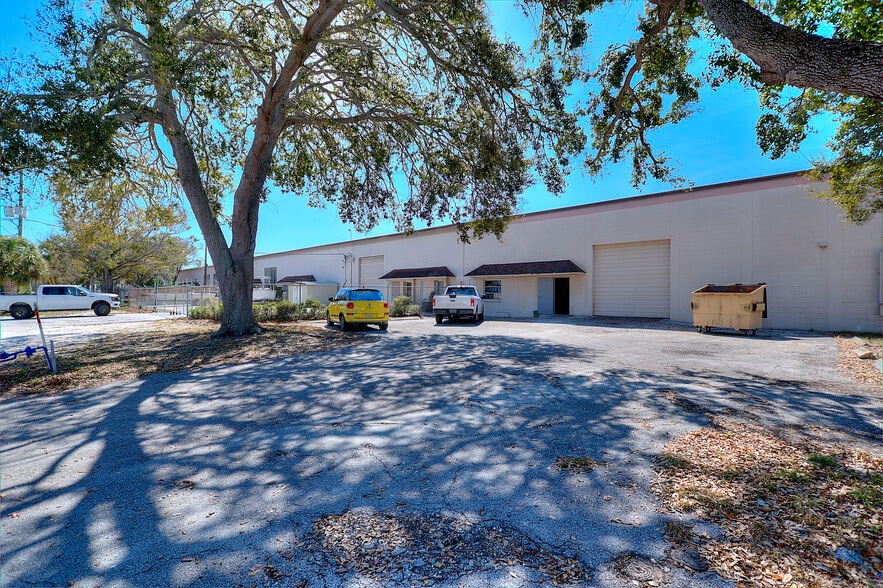 More Photos Of 3612-3662 Morris St, Saint Petersburg Manufacturing For Sale