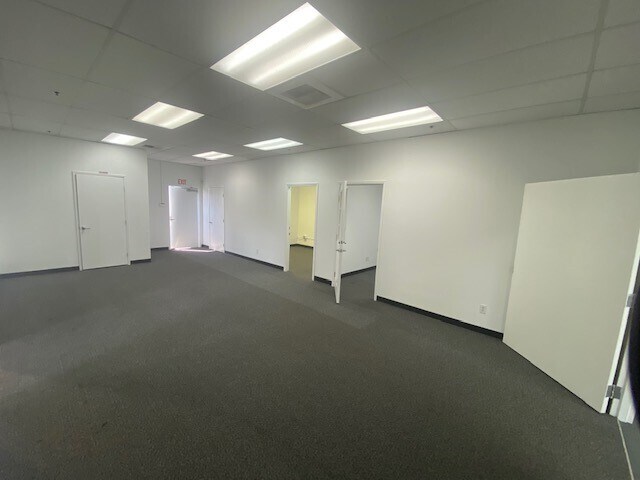 More Photos Of 13539 Desmond St, Pacoima Manufacturing For Lease