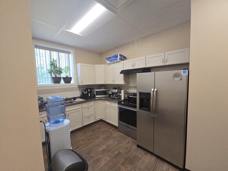 More Photos Of 1438 Washington St, Stoughton Warehouse For Lease