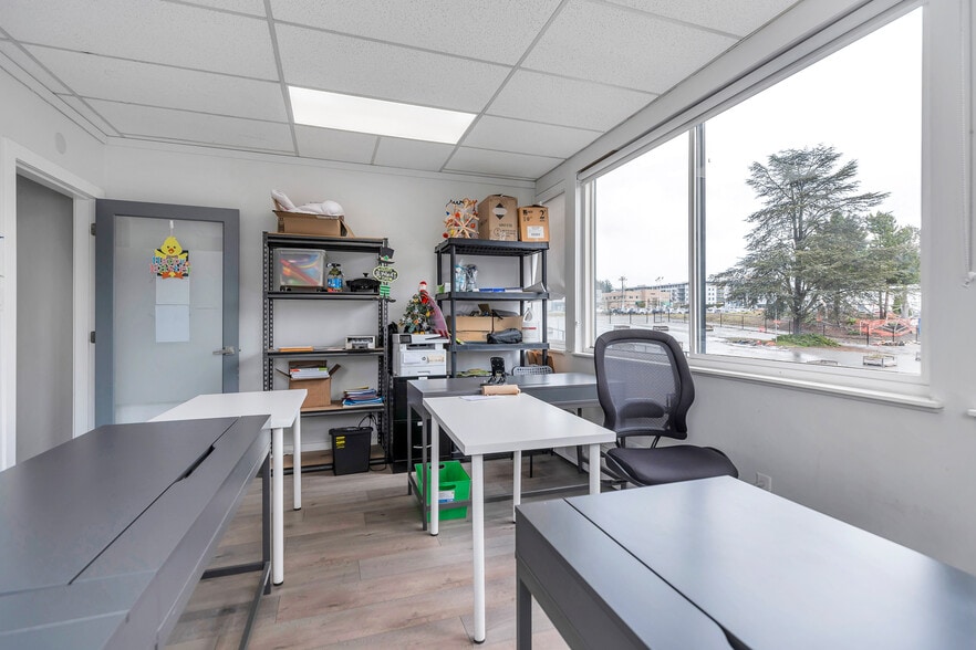 More Photos Of 10318-10324 Whalley Blvd, Surrey Storefront Retail Office For Lease