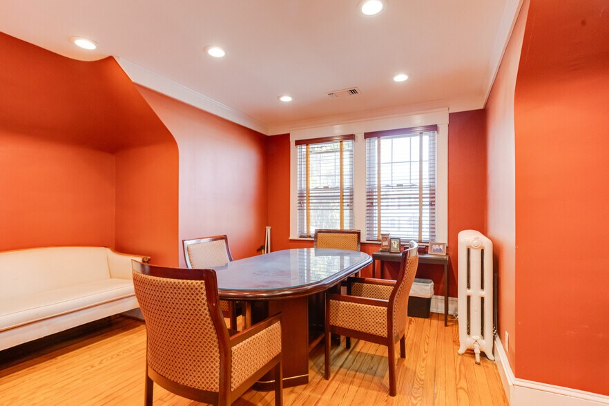 More Photos Of 407 W Pennsylvania Ave, Towson Office For Sale