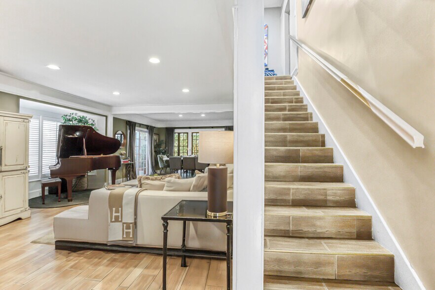 More Photos Of 1276 N Sweetzer Ave, West Hollywood Apartments For Sale