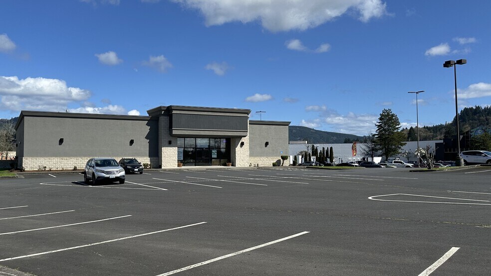 More Photos Of 421 Three Rivers Dr, Kelso Freestanding For Lease