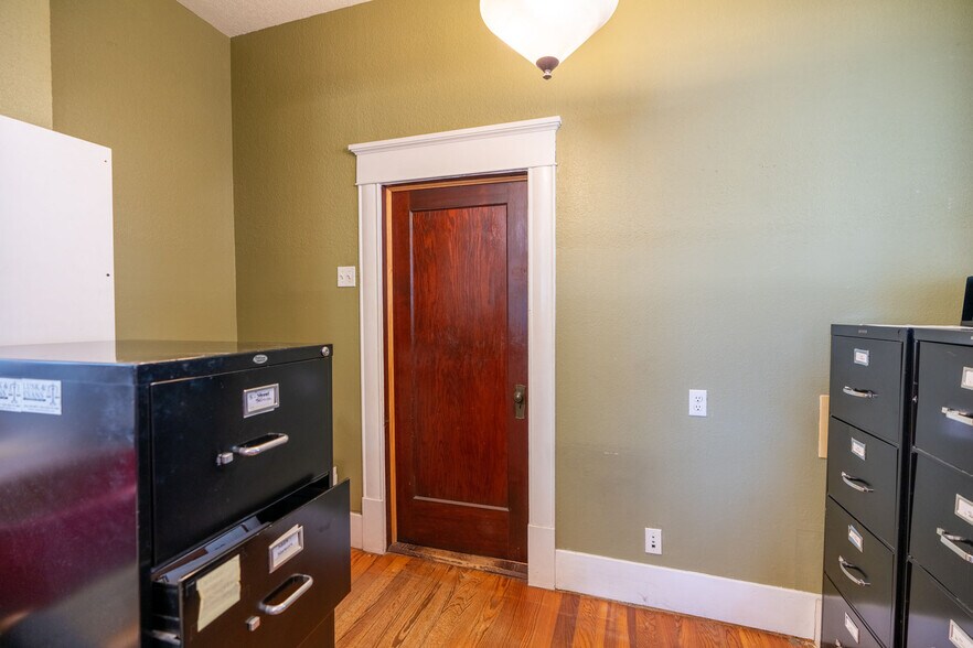 More Photos Of 806 W 11th St, Austin Office Residential For Lease