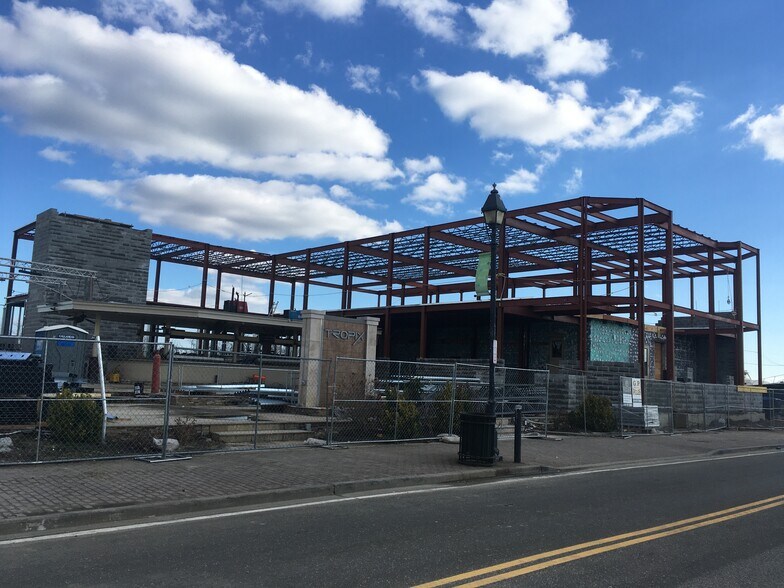 More Photos Of 377 Woodcleft Ave, Freeport Storefront Retail Residential For Sale