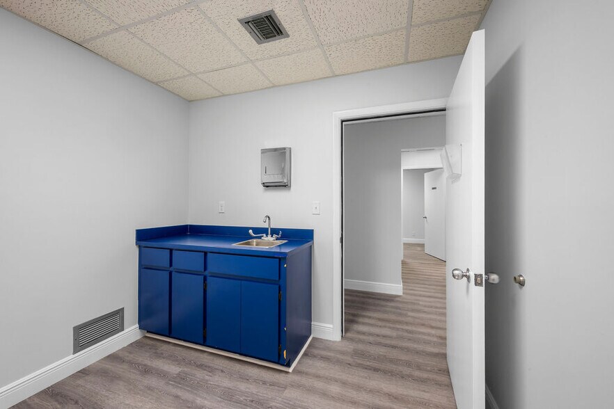 More Photos Of 1801 SE Hillmoor Dr, Port Saint Lucie Medical For Lease