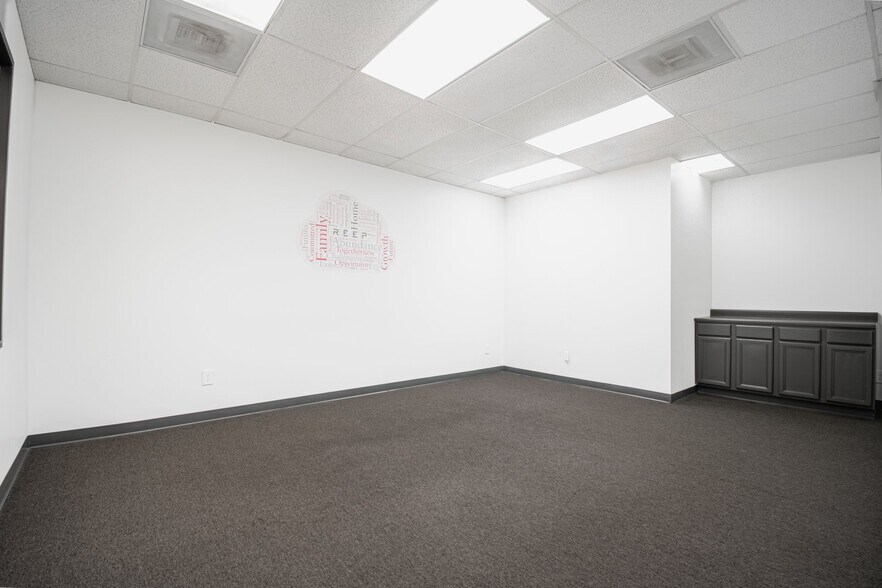 More Photos Of 7410 Blanco Rd, San Antonio Office For Lease