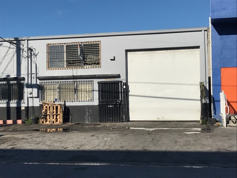 More Photos Of 4330-4342 E 10th Ct, Hialeah Warehouse For Lease