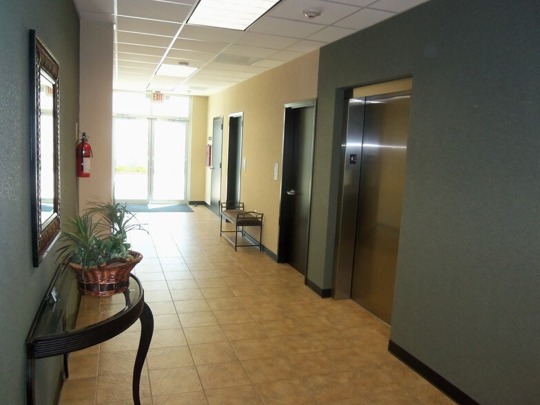 More Photos Of 121 E Magnolia St, Friendswood Office For Lease