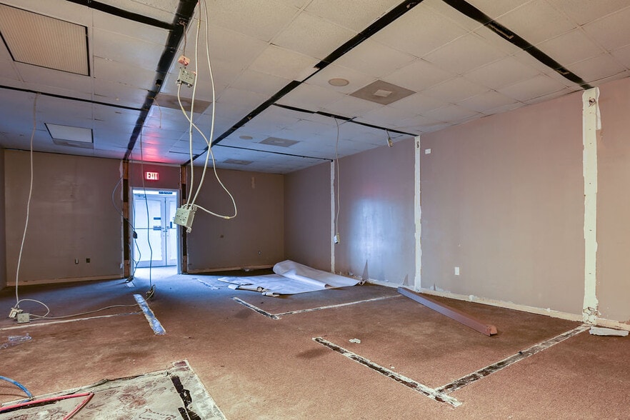 More Photos Of 10510 Abercorn St, Savannah Freestanding For Lease