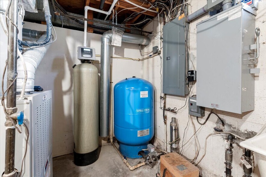 More Photos Of 1356 Coopers Cove Rd, Hardy Specialty For Sale