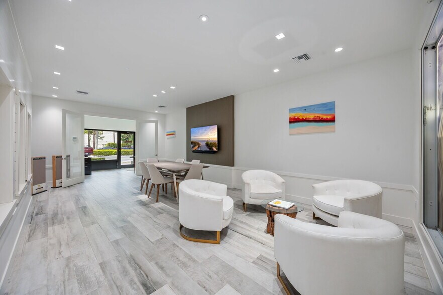 More Photos Of 1011-1065 5th Ave N, Naples Office Residential For Sale