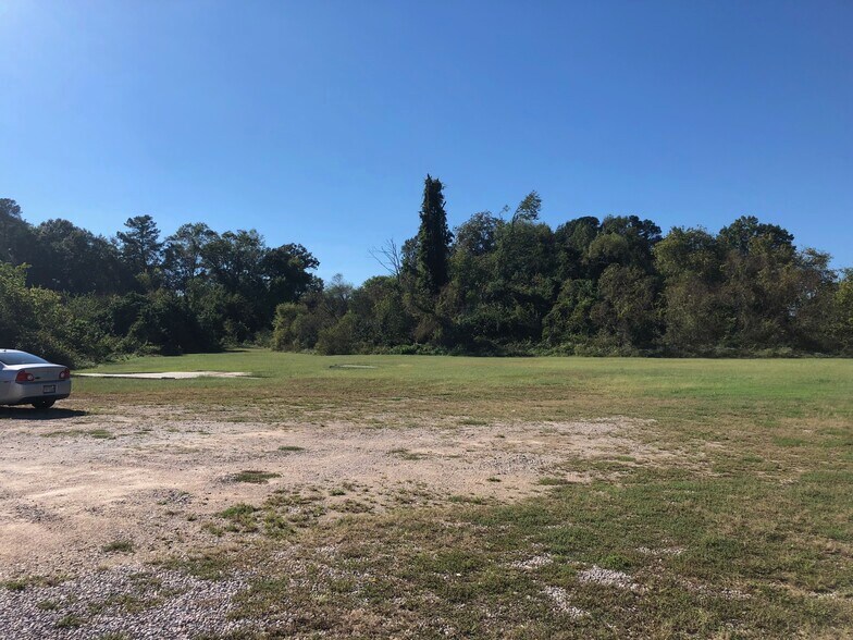 More Photos Of 308-312 S Bickett Blvd, Louisburg Storefront Retail Office For Lease