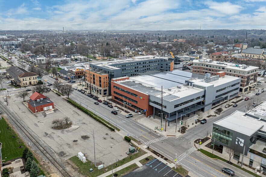 More Photos Of 614 First St NW, Grand Rapids Office For Lease