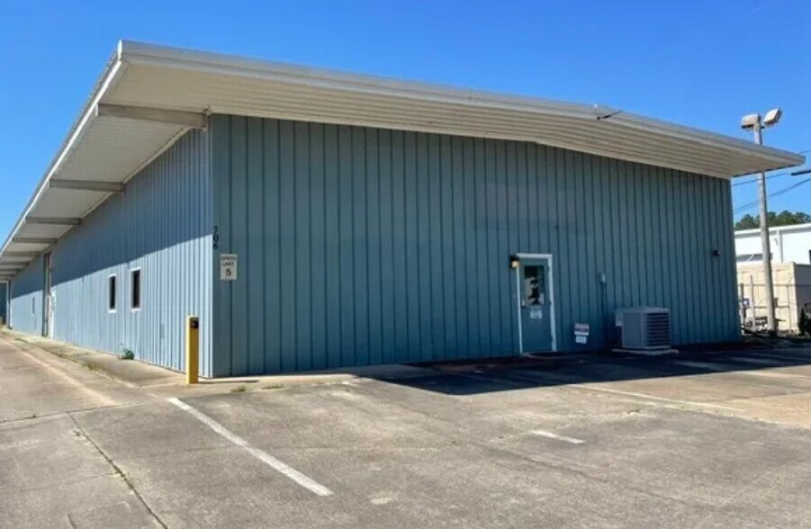 Primary Photo Of 706 Anchors St NW, Fort Walton Beach Warehouse For Lease