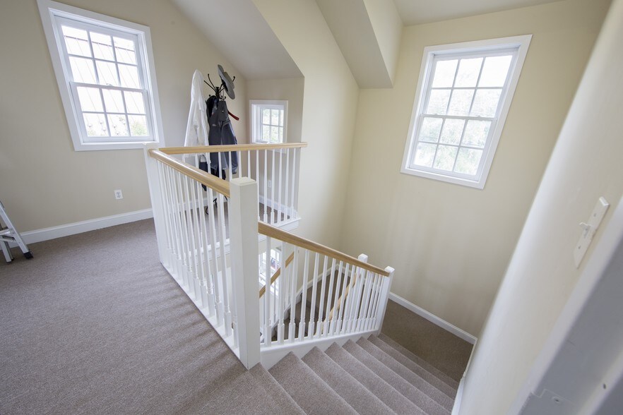 More Photos Of 30 W Bridge St, New Hope Freestanding For Lease