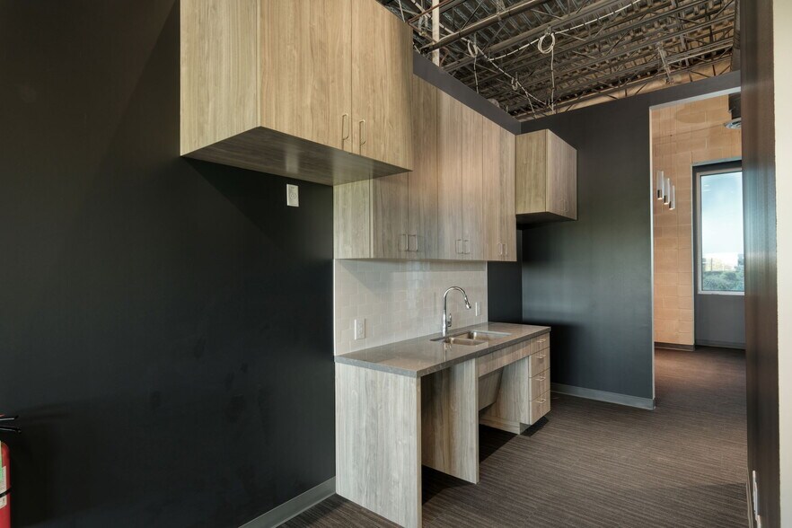 More Photos Of 211 S Brown St, Round Rock Medical For Lease