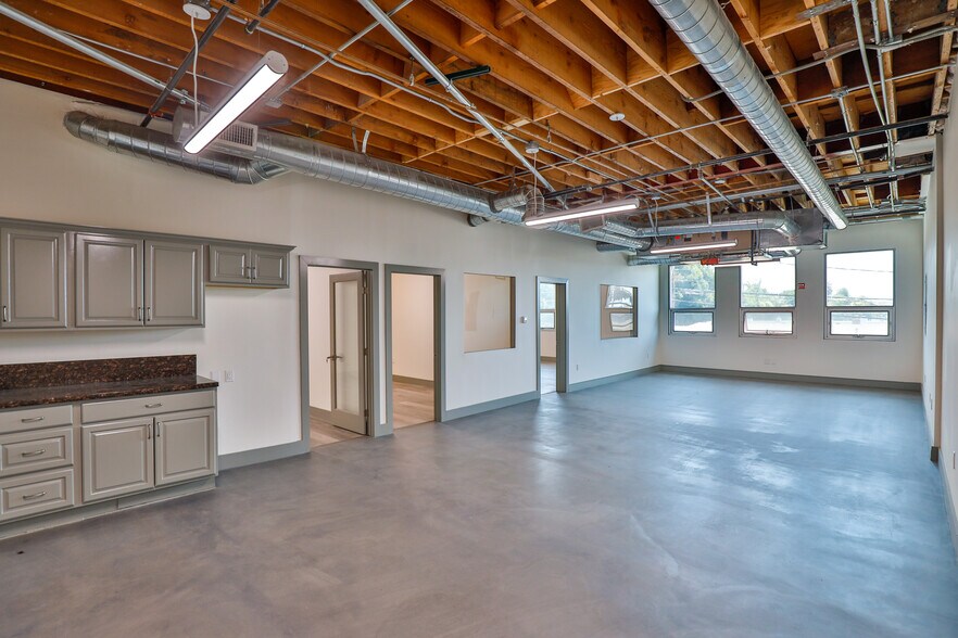More Photos Of 3122 Santa Monica Blvd, Santa Monica Office For Lease