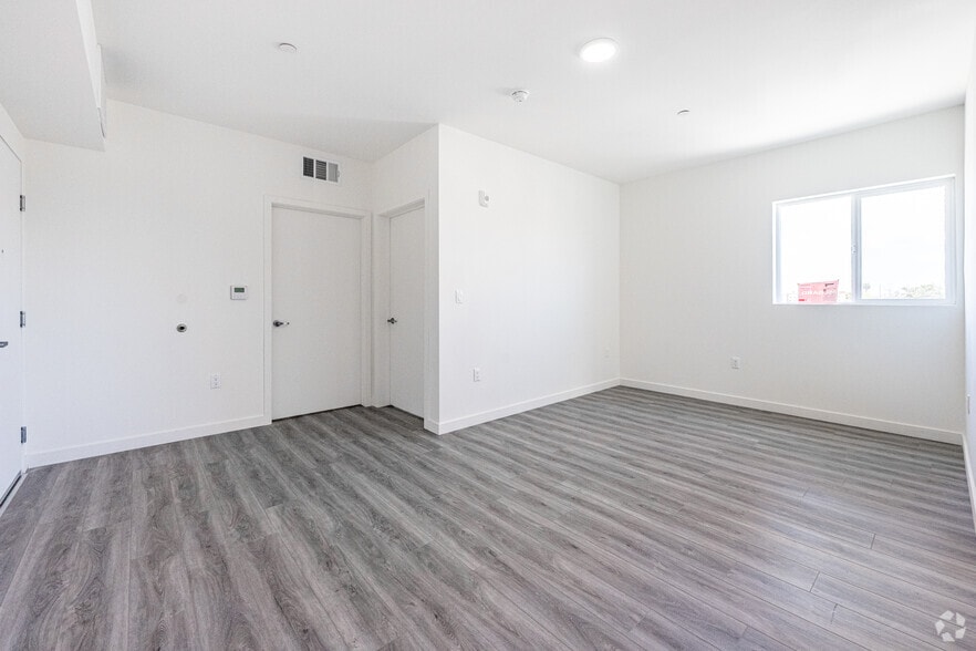 More Photos Of 300 W 60th St, Los Angeles Apartments For Sale