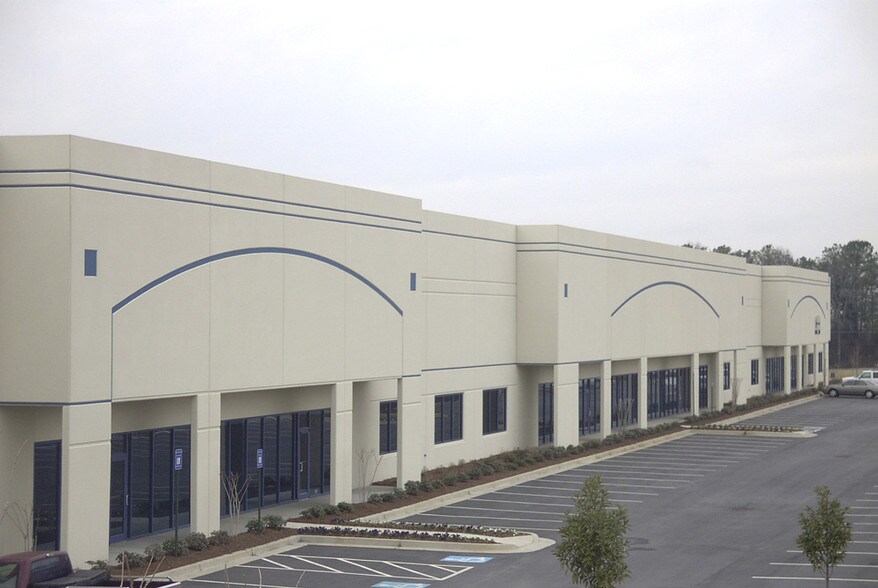 More Photos Of 107 Forest Pky, Forest Park Distribution For Lease