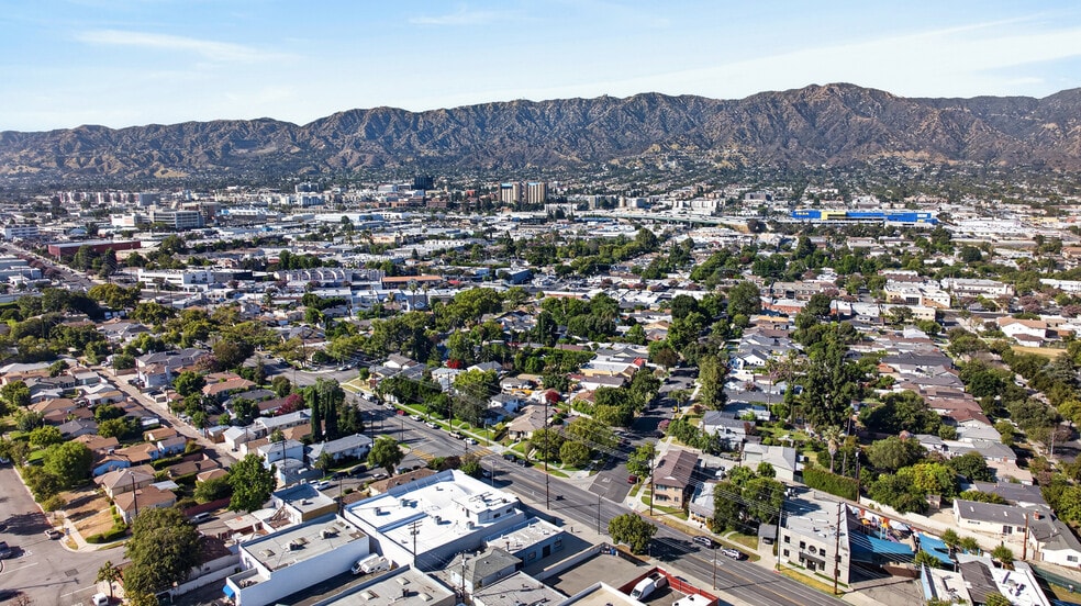 More Photos Of 703 S Main St, Burbank Showroom For Sale
