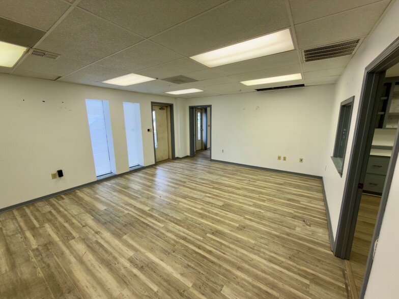 More Photos Of 3885 N Palafox Hwy, Pensacola Warehouse For Lease