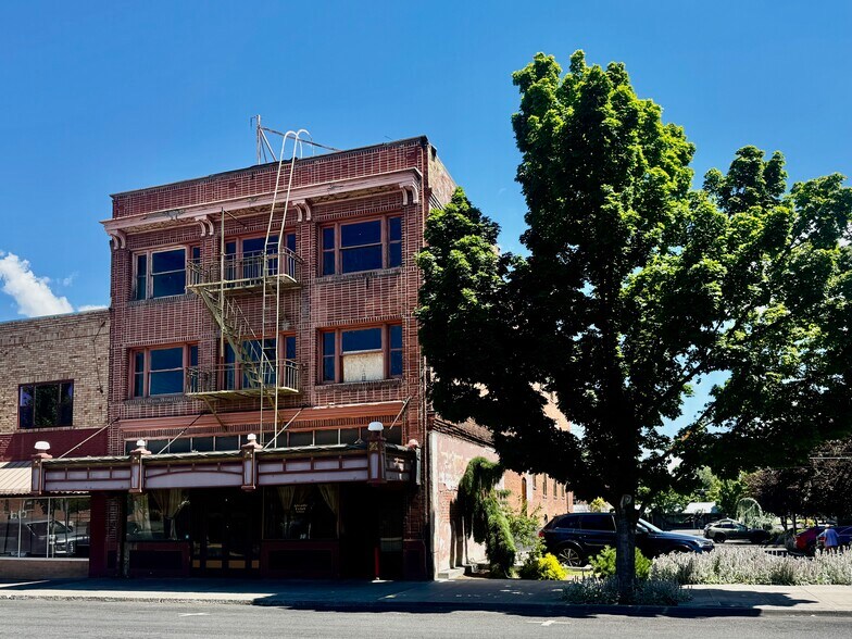 More Photos Of 1028 Main St, Klamath Falls Flex For Sale