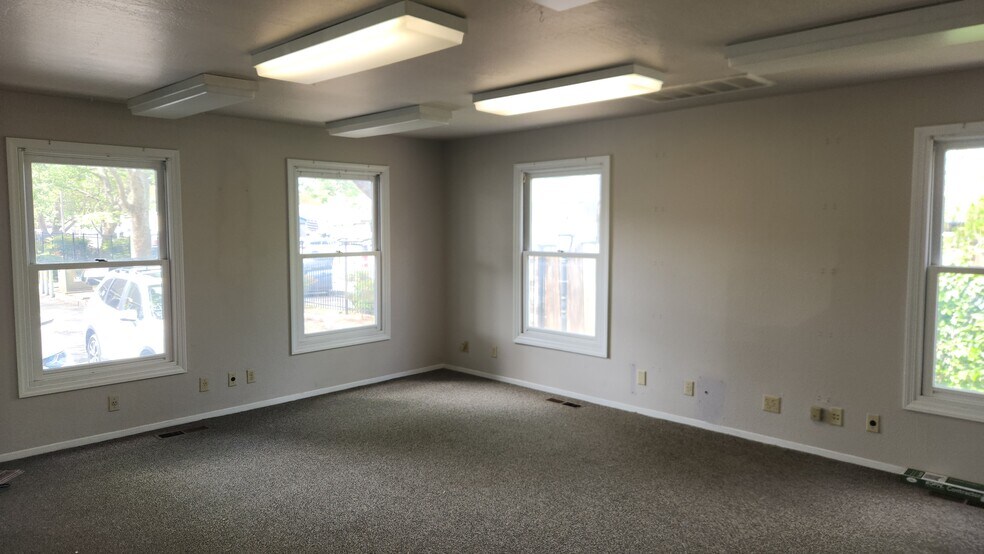 More Photos Of 4 Williamsburg Ln, Chico Office For Sale