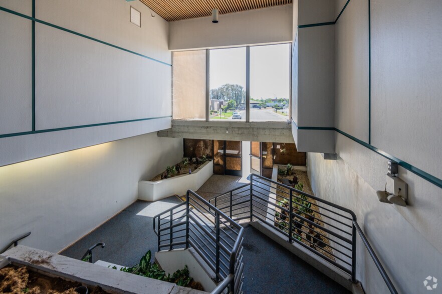More Photos Of 4241 Williamsbourgh Dr, Sacramento Loft Creative Space For Sale