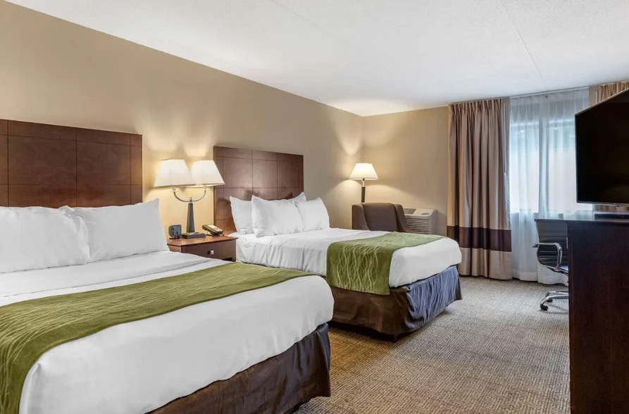 More Photos Of 525 N Canal Rd, Lansing Hotel For Sale