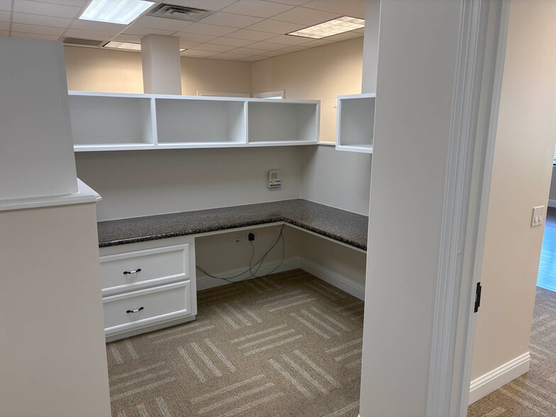 More Photos Of 5902 Winsome Ln, Houston Office Residential For Sale