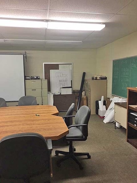 More Photos Of 305 W Elizabeth St, Stockbridge Schools For Sale