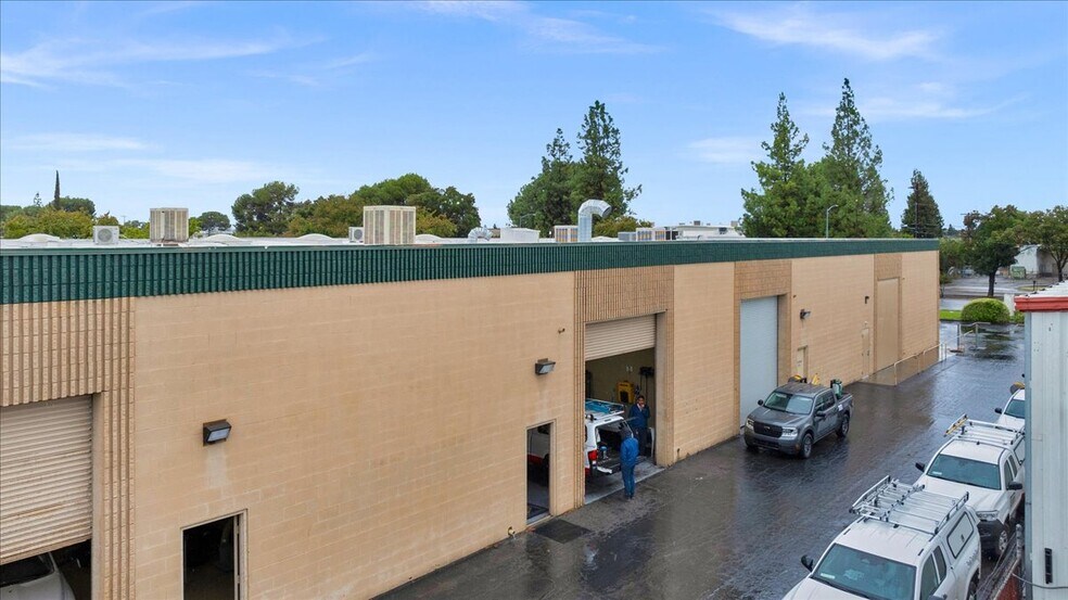 More Photos Of 5750 E Shields #102 ave, Fresno Industrial For Sale