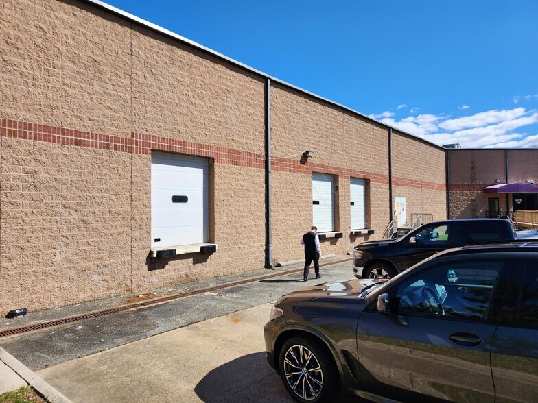 Primary Photo Of 6 Terri Ln, Burlington Light Distribution For Sale