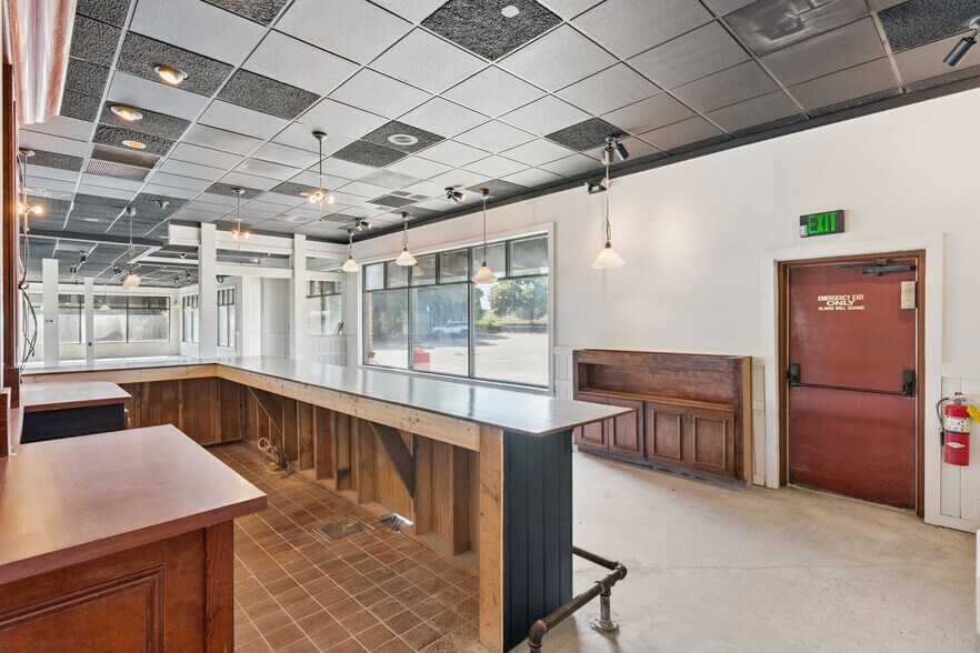 More Photos Of 1025 Magnolia Bluff Way SW, Darien Restaurant For Sale