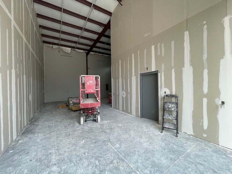 More Photos Of 32223 Tamina Rt, Magnolia Flex For Lease