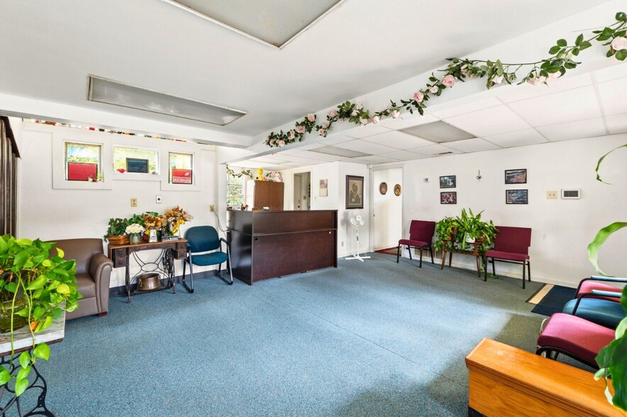 More Photos Of 2710 Manor Rd, Austin Office For Sale