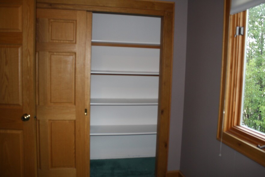 More Photos Of 6110 N Port Washington Rd, Milwaukee Office For Lease