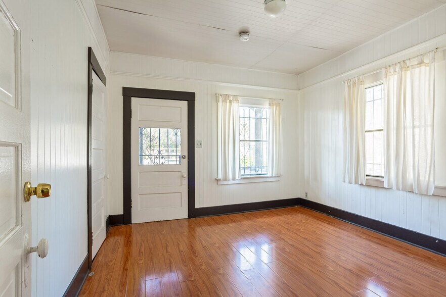 More Photos Of 534 Casanova St, Los Angeles Apartments For Sale